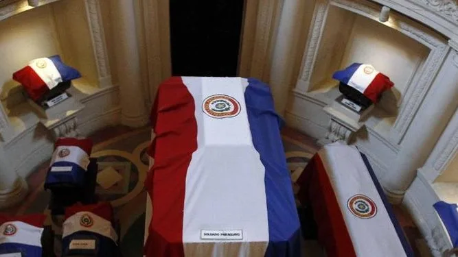 Sus restos descansan en Asunción y ocupan el centro del Panteón Nacional de los Héroes.