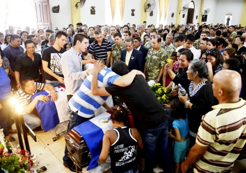 Pesar y llanto en el velatorio de una de las víctimas (Foto abc.com-py)