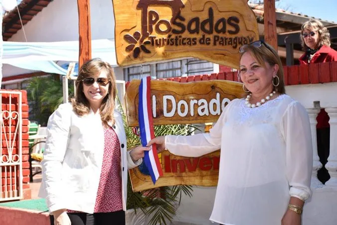 Marcela Bacigalupo (I) ministra de Turismo con Doris Brítez de Maidana