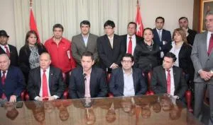 Alliana, en la Junta de Gobierno, haciendo el anuncio del festejo en Capiatá