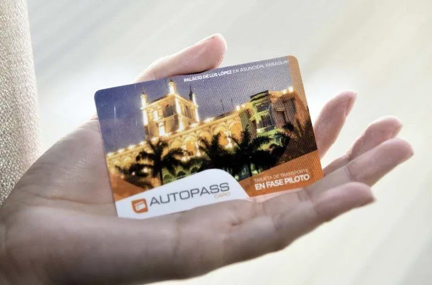 Tarjetas con las que se pagará el pasaje en el marco del billetaje electrónico. (Foto: Edgardo Romero) 
