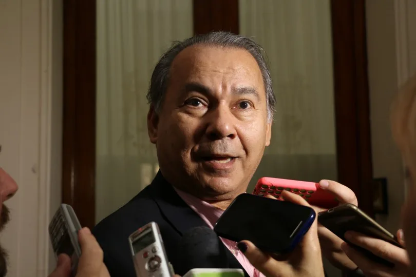 Edilberto Cantero: declarando ante los medios locales