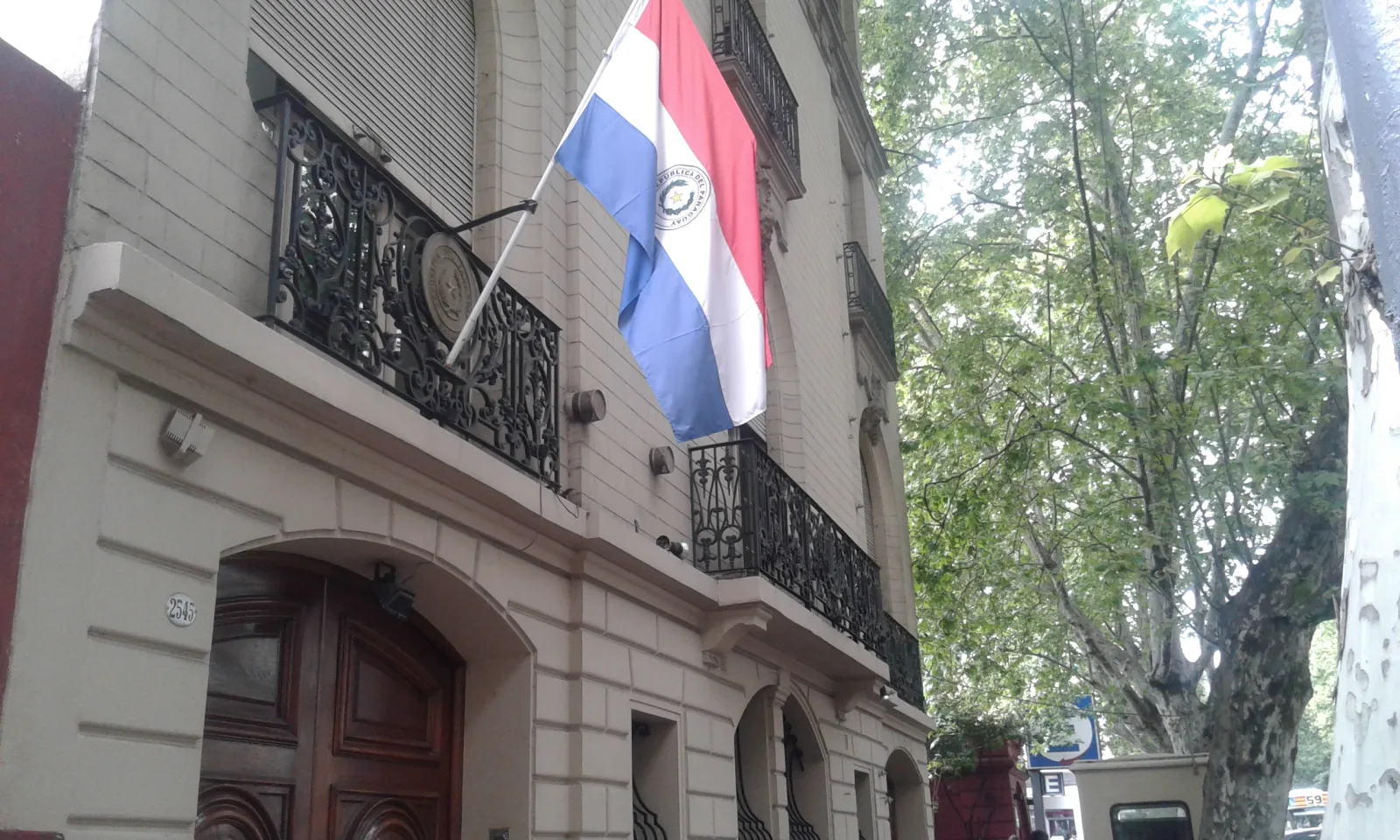 embajada-py-baires-frente