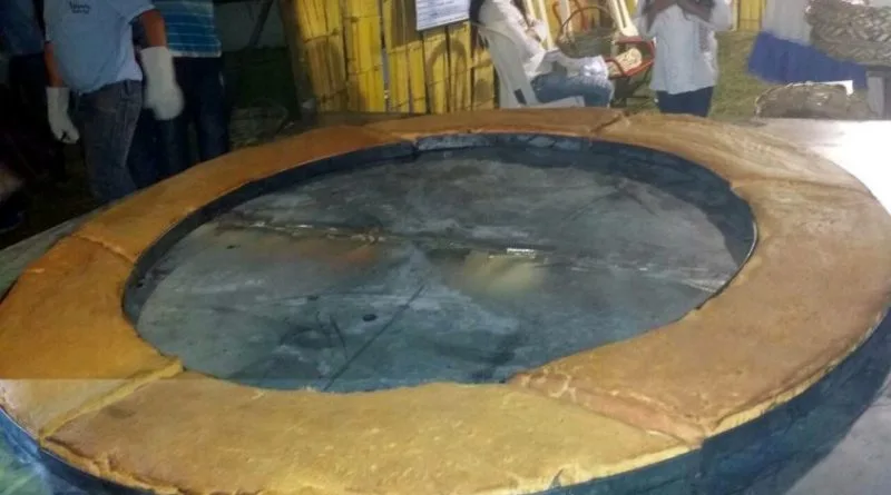 Chipá argolla kakua'á (gigante) de tres metros de diámetro