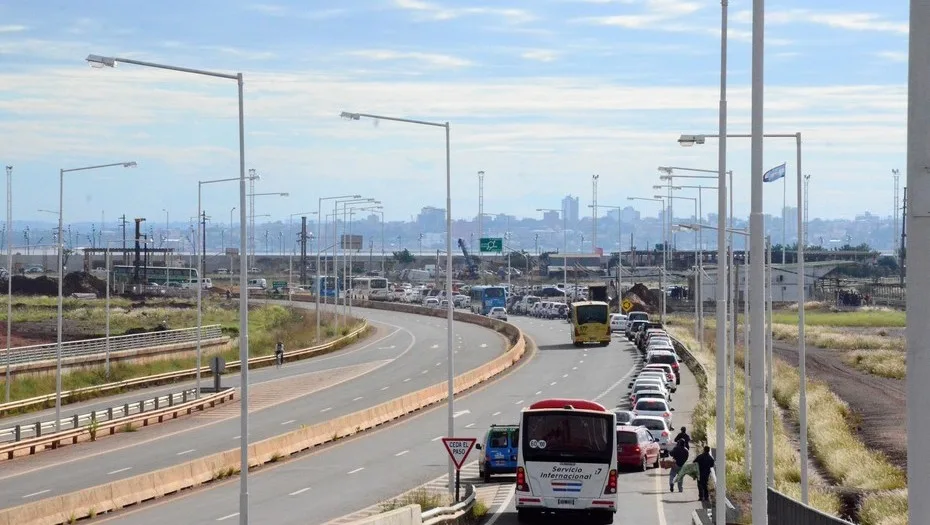 Colas en Misiones para cruzar a Paraguay