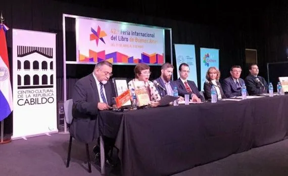 Representantes venidos del Paraguay a la Feria Internacional del Libro de Buenos Aires, Argentina, el 23 de abril del año pasado, en el día dedicado a Paraguay. (Foto ip.gov.py)