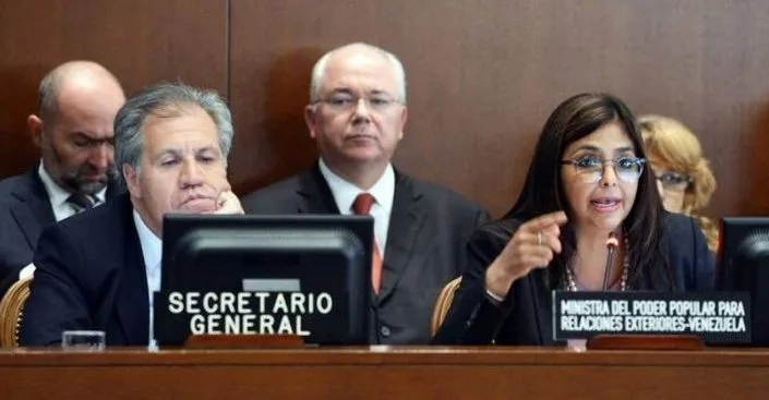 Luis Almagro, Secretario Gral. de la OES y Delcy Rodríguez, canciller venezolana /Foto: noticiasyactualidad.org)