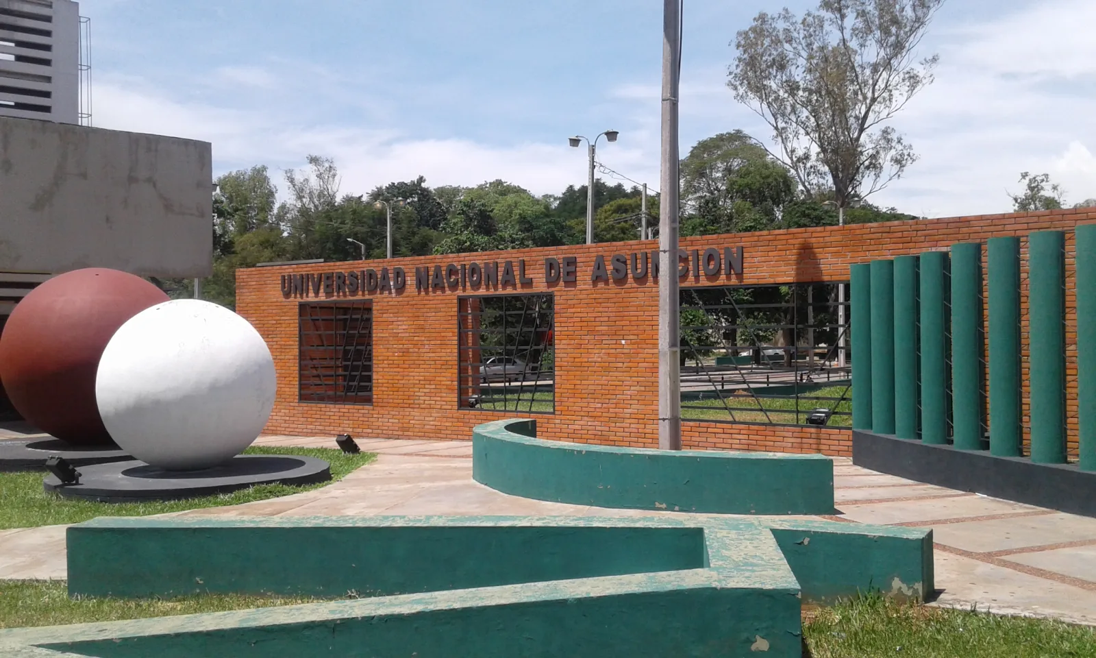 Universidad de Asunción frente